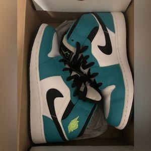 Size 5.5Y Air Jordan 1 Mid GG white ice-turquoise black